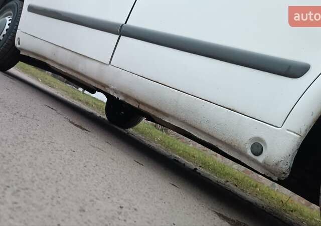 Белый Мерседес Вито, объемом двигателя 2.2 л и пробегом 300 тыс. км за 3750 $, фото 35 на Automoto.ua