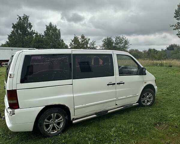 Белый Мерседес Вито, объемом двигателя 2.2 л и пробегом 450 тыс. км за 3200 $, фото 1 на Automoto.ua