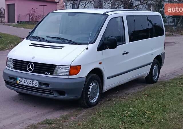 Белый Мерседес Вито, объемом двигателя 2.2 л и пробегом 300 тыс. км за 3750 $, фото 12 на Automoto.ua