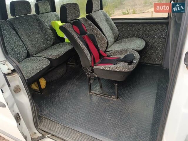 Белый Мерседес Вито, объемом двигателя 2.2 л и пробегом 520 тыс. км за 4800 $, фото 3 на Automoto.ua