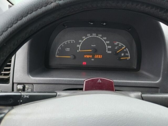 Белый Мерседес Вито, объемом двигателя 0 л и пробегом 230 тыс. км за 4000 $, фото 7 на Automoto.ua