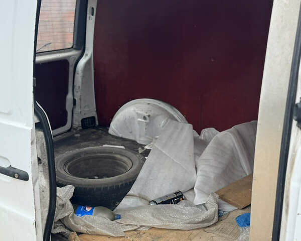 Белый Мерседес Вито, объемом двигателя 2.2 л и пробегом 350 тыс. км за 3300 $, фото 6 на Automoto.ua