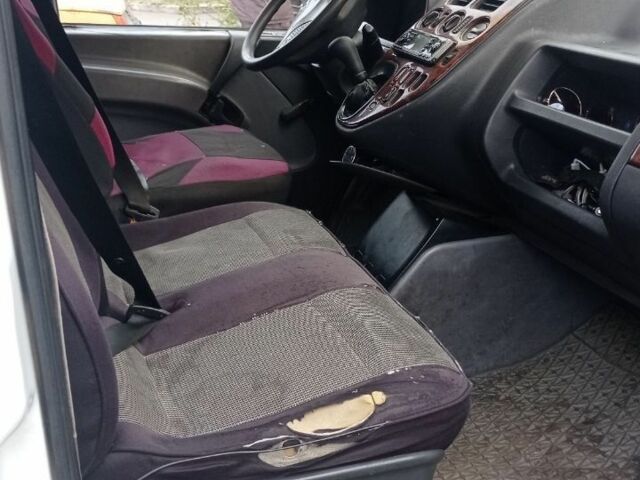 Мерседес Вито 2000 в Запорожье на Automoto.ua Белый Мерседес Вито, объемом двигателя 2.2 л и пробегом 300 тыс. км за 2800 $, фото 7 на Automoto.ua