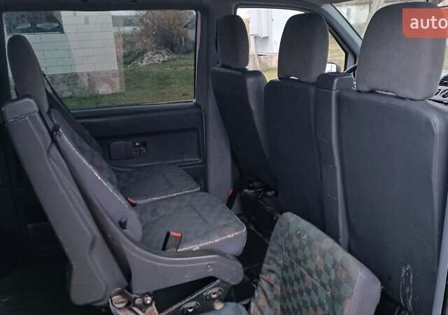 Белый Мерседес Вито, объемом двигателя 2.2 л и пробегом 300 тыс. км за 3750 $, фото 49 на Automoto.ua