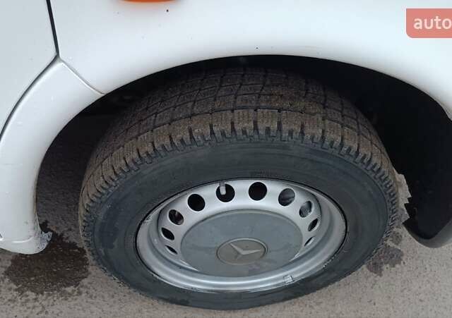 Белый Мерседес Вито, объемом двигателя 2.2 л и пробегом 300 тыс. км за 3750 $, фото 39 на Automoto.ua