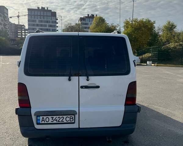 Белый Мерседес Вито, объемом двигателя 2.15 л и пробегом 280 тыс. км за 3700 $, фото 1 на Automoto.ua