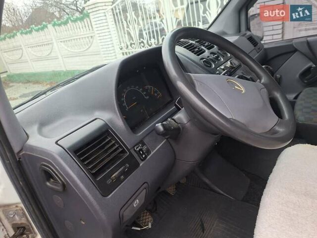 Белый Мерседес Вито, объемом двигателя 2.2 л и пробегом 333 тыс. км за 3700 $, фото 25 на Automoto.ua