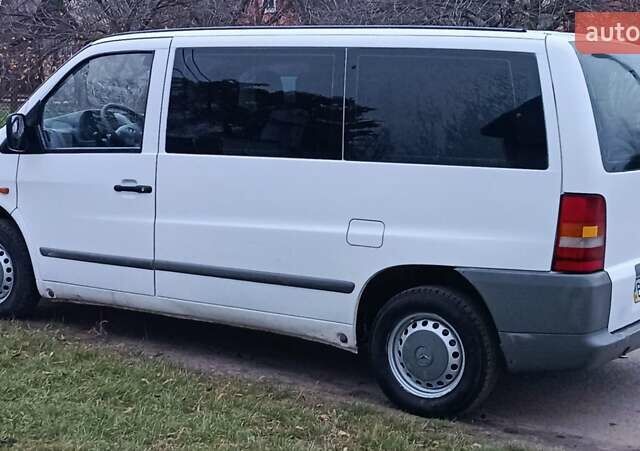 Белый Мерседес Вито, объемом двигателя 2.2 л и пробегом 300 тыс. км за 3750 $, фото 11 на Automoto.ua