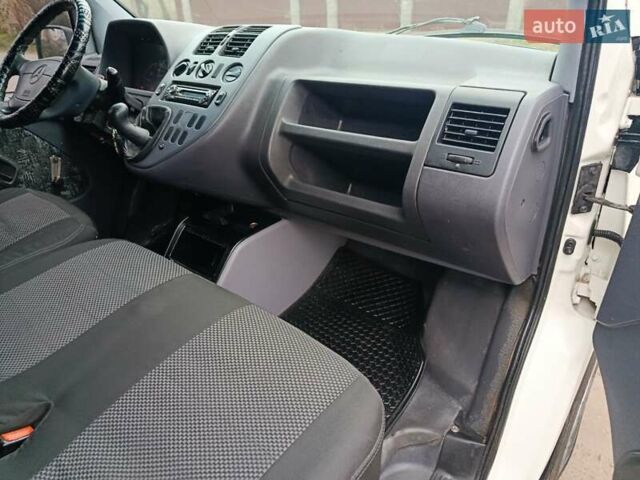 Белый Мерседес Вито, объемом двигателя 2.15 л и пробегом 500 тыс. км за 4350 $, фото 5 на Automoto.ua