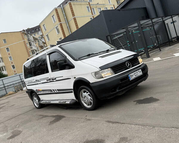 Белый Мерседес Вито, объемом двигателя 2.15 л и пробегом 300 тыс. км за 4199 $, фото 4 на Automoto.ua