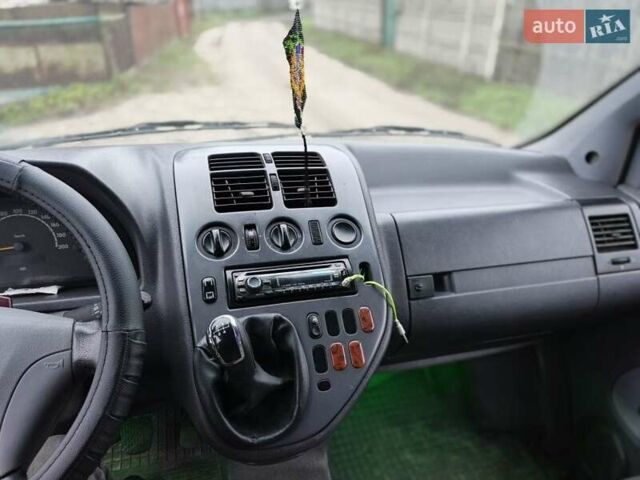 Белый Мерседес Вито, объемом двигателя 2.1 л и пробегом 230 тыс. км за 4000 $, фото 2 на Automoto.ua
