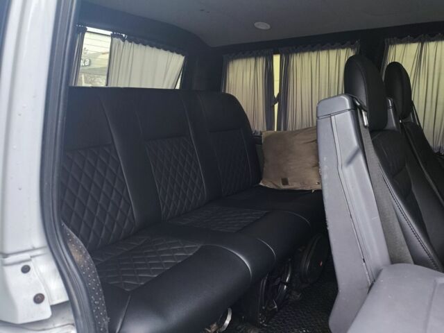 Белый Мерседес Вито, объемом двигателя 2.2 л и пробегом 430 тыс. км за 8000 $, фото 7 на Automoto.ua