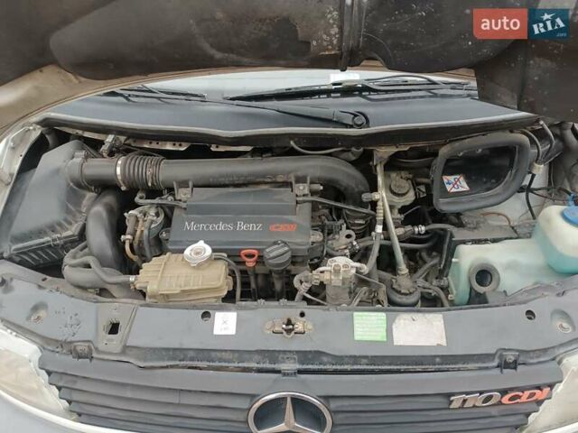 Белый Мерседес Вито, объемом двигателя 2.2 л и пробегом 520 тыс. км за 4800 $, фото 2 на Automoto.ua