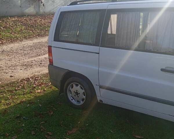 Белый Мерседес Вито, объемом двигателя 2.2 л и пробегом 316 тыс. км за 4000 $, фото 8 на Automoto.ua