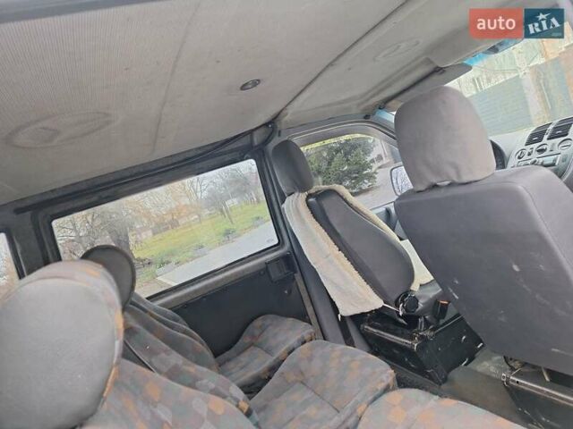 Белый Мерседес Вито, объемом двигателя 2.2 л и пробегом 333 тыс. км за 3700 $, фото 19 на Automoto.ua