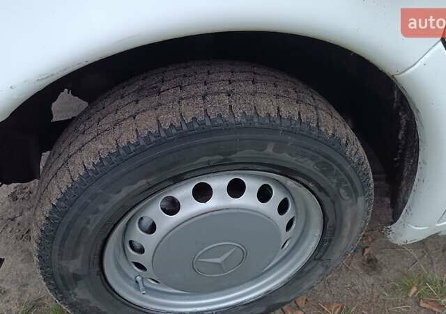 Белый Мерседес Вито, объемом двигателя 2.2 л и пробегом 300 тыс. км за 3750 $, фото 32 на Automoto.ua