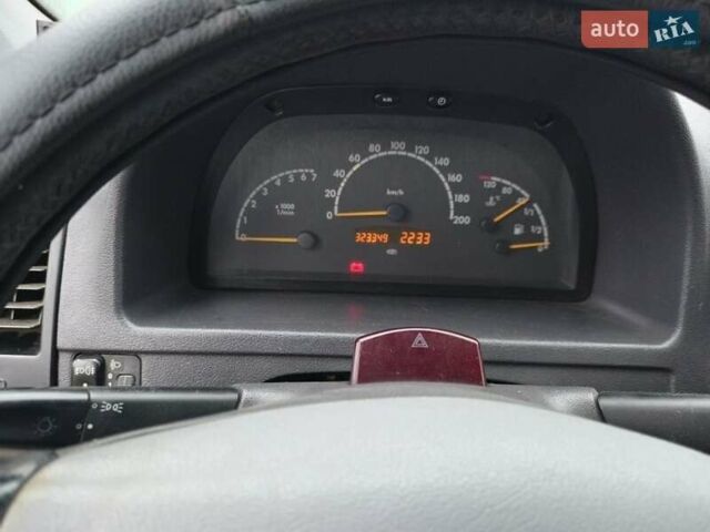 Белый Мерседес Вито, объемом двигателя 2.1 л и пробегом 230 тыс. км за 4000 $, фото 6 на Automoto.ua