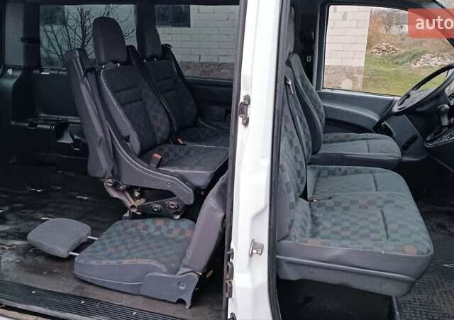 Белый Мерседес Вито, объемом двигателя 2.2 л и пробегом 300 тыс. км за 3750 $, фото 48 на Automoto.ua