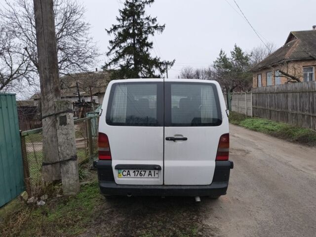 Белый Мерседес Вито, объемом двигателя 0 л и пробегом 230 тыс. км за 4000 $, фото 1 на Automoto.ua