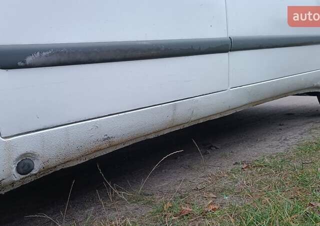 Белый Мерседес Вито, объемом двигателя 2.2 л и пробегом 300 тыс. км за 3750 $, фото 41 на Automoto.ua