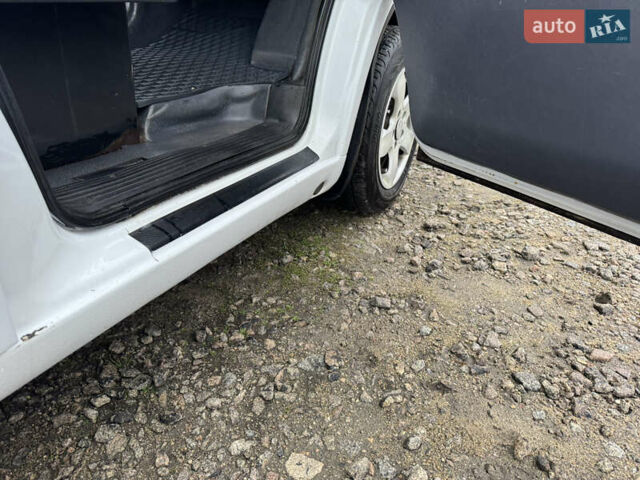 Білий Мерседес Віто, об'ємом двигуна 2.2 л та пробігом 400 тис. км за 5000 $, фото 13 на Automoto.ua