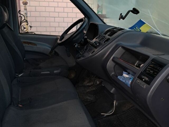 Белый Мерседес Вито, объемом двигателя 2.1 л и пробегом 347 тыс. км за 2700 $, фото 4 на Automoto.ua