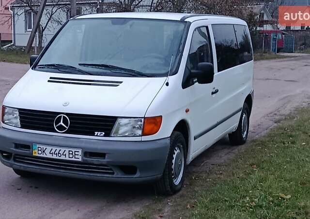 Белый Мерседес Вито, объемом двигателя 2.2 л и пробегом 300 тыс. км за 3750 $, фото 5 на Automoto.ua