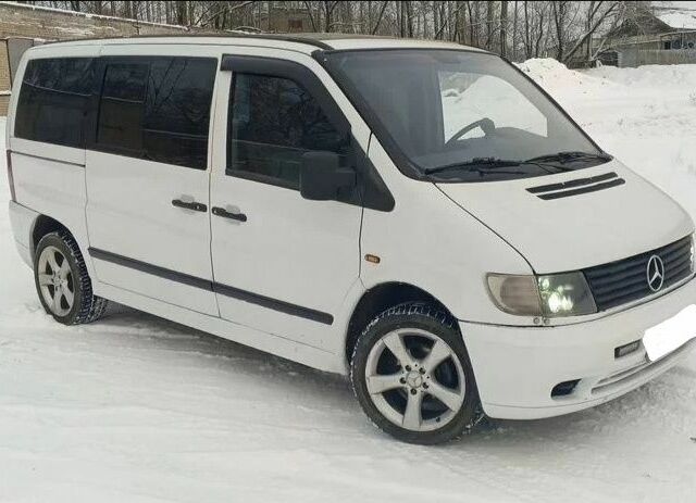 Белый Мерседес Вито, объемом двигателя 2.15 л и пробегом 288 тыс. км за 3000 $, фото 1 на Automoto.ua
