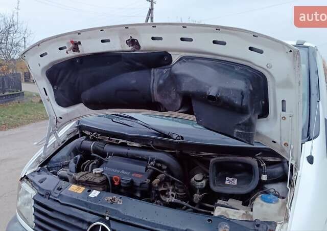 Белый Мерседес Вито, объемом двигателя 2.2 л и пробегом 300 тыс. км за 3750 $, фото 65 на Automoto.ua