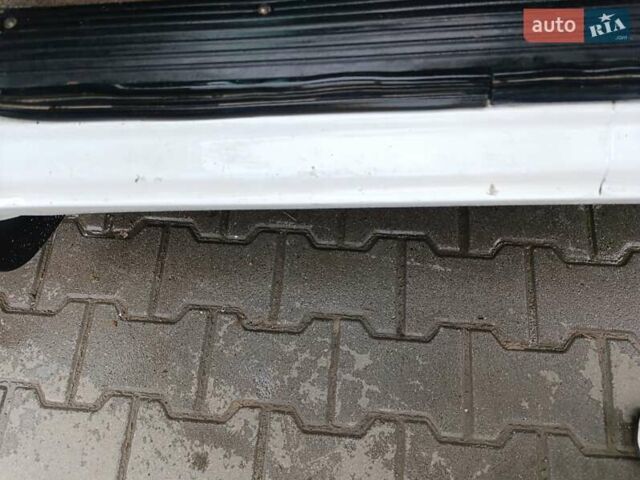 Белый Мерседес Вито, объемом двигателя 2.15 л и пробегом 370 тыс. км за 5700 $, фото 21 на Automoto.ua