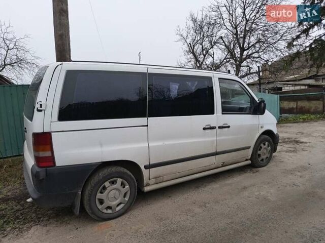 Белый Мерседес Вито, объемом двигателя 2.1 л и пробегом 230 тыс. км за 4000 $, фото 1 на Automoto.ua