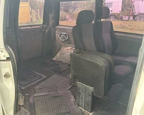 Белый Мерседес Вито, объемом двигателя 2.2 л и пробегом 450 тыс. км за 3200 $, фото 6 на Automoto.ua