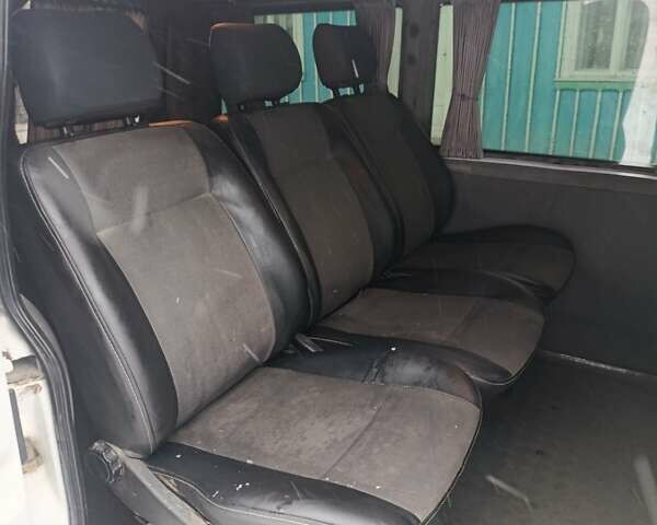 Белый Мерседес Вито, объемом двигателя 2.2 л и пробегом 345 тыс. км за 5200 $, фото 17 на Automoto.ua