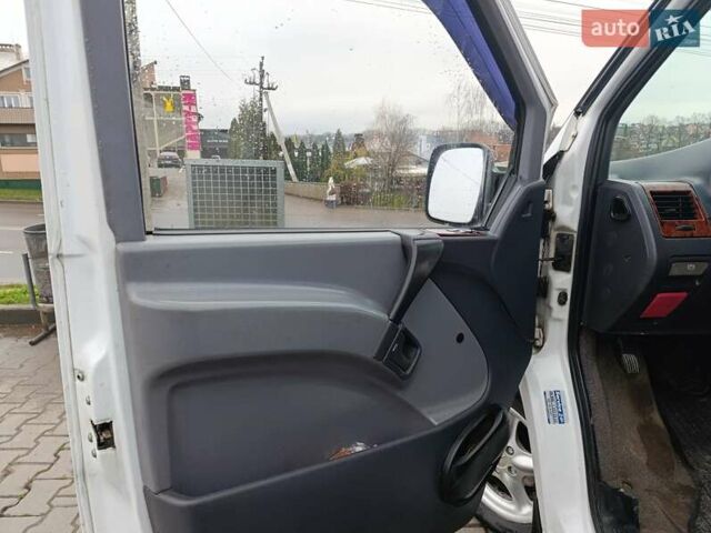 Белый Мерседес Вито, объемом двигателя 2.15 л и пробегом 370 тыс. км за 5700 $, фото 16 на Automoto.ua