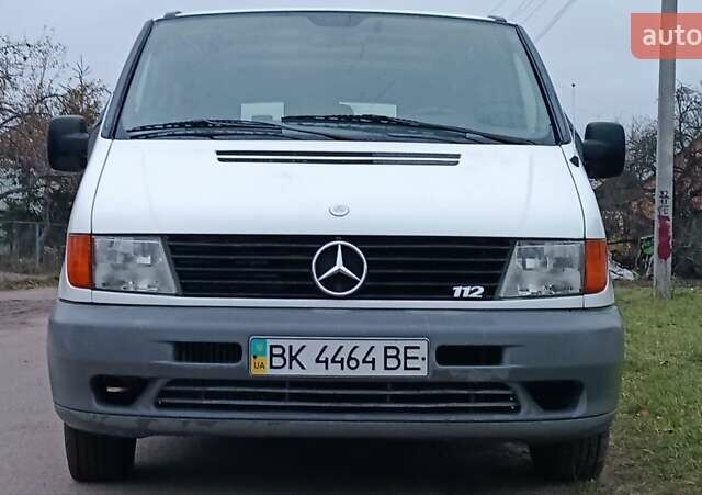 Белый Мерседес Вито, объемом двигателя 2.2 л и пробегом 300 тыс. км за 3750 $, фото 16 на Automoto.ua