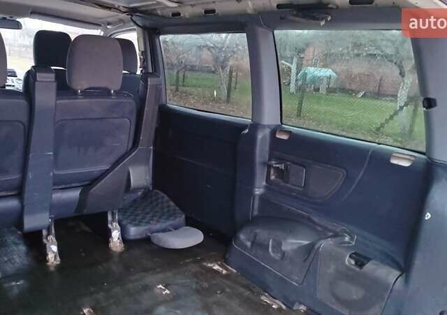 Белый Мерседес Вито, объемом двигателя 2.2 л и пробегом 300 тыс. км за 3750 $, фото 55 на Automoto.ua