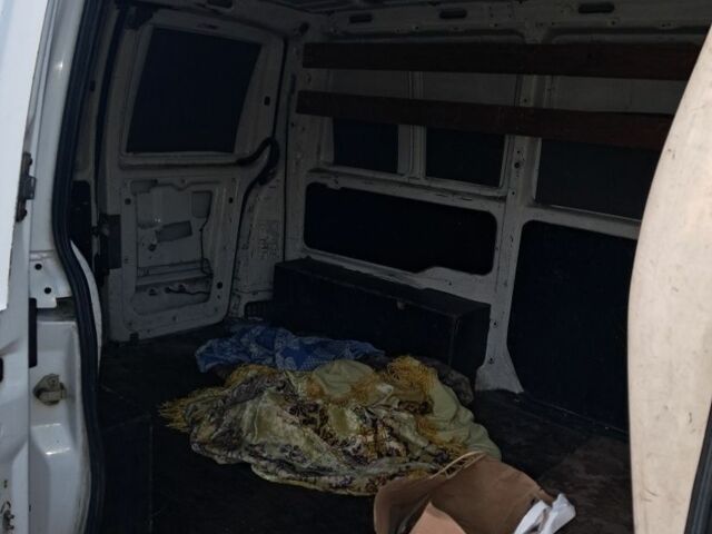 Белый Мерседес Вито, объемом двигателя 2.1 л и пробегом 347 тыс. км за 2700 $, фото 3 на Automoto.ua