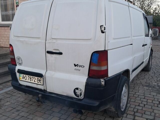 Белый Мерседес Вито, объемом двигателя 2.1 л и пробегом 347 тыс. км за 2700 $, фото 2 на Automoto.ua