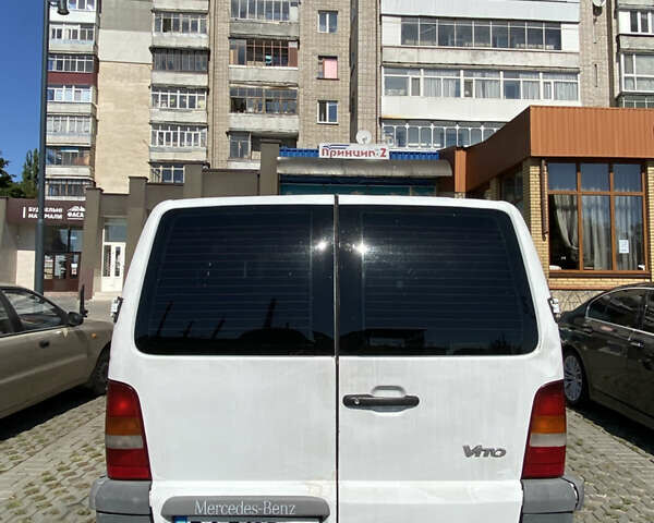 Белый Мерседес Вито, объемом двигателя 2.2 л и пробегом 399 тыс. км за 3700 $, фото 5 на Automoto.ua