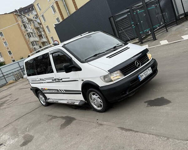 Белый Мерседес Вито, объемом двигателя 2.15 л и пробегом 300 тыс. км за 4199 $, фото 3 на Automoto.ua