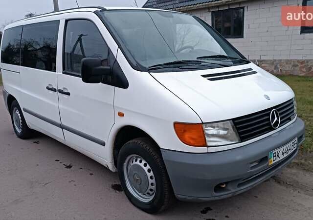Белый Мерседес Вито, объемом двигателя 2.2 л и пробегом 300 тыс. км за 3750 $, фото 19 на Automoto.ua