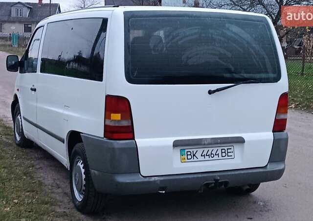 Белый Мерседес Вито, объемом двигателя 2.2 л и пробегом 300 тыс. км за 3750 $, фото 7 на Automoto.ua