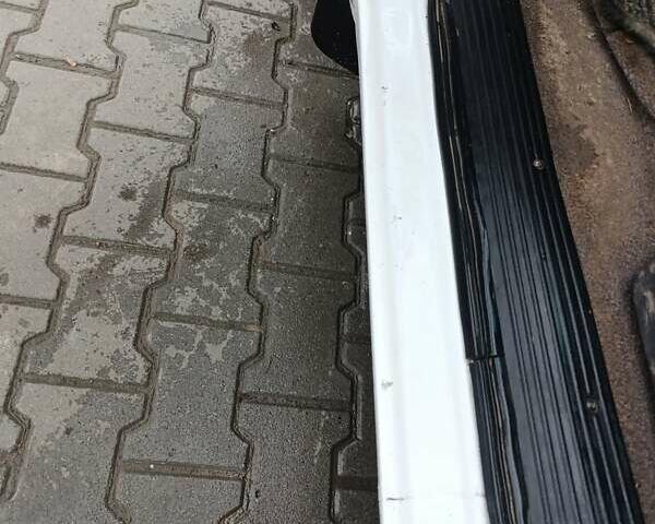 Белый Мерседес Вито, объемом двигателя 2.15 л и пробегом 370 тыс. км за 5700 $, фото 20 на Automoto.ua