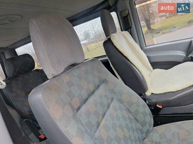 Белый Мерседес Вито, объемом двигателя 2.2 л и пробегом 333 тыс. км за 3700 $, фото 22 на Automoto.ua