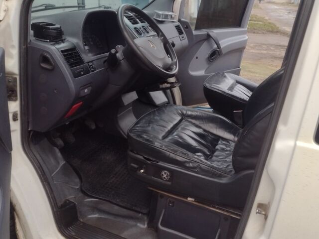 Белый Мерседес Вито, объемом двигателя 2.1 л и пробегом 365 тыс. км за 5000 $, фото 11 на Automoto.ua