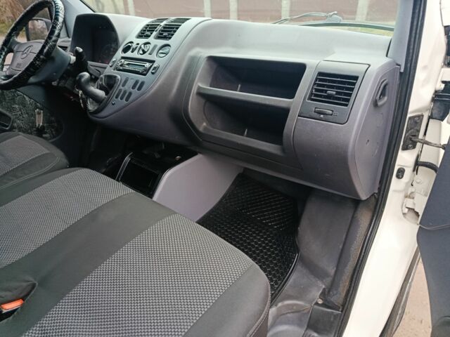 Білий Мерседес Віто, об'ємом двигуна 2.1 л та пробігом 500 тис. км за 4350 $, фото 5 на Automoto.ua