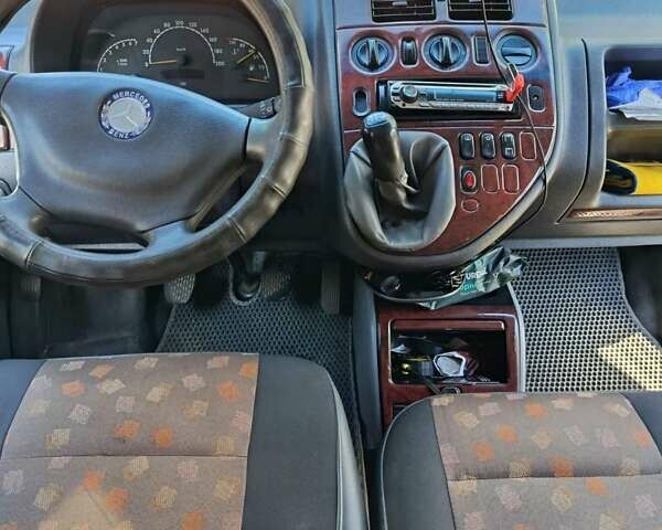 Белый Мерседес Вито, объемом двигателя 2.2 л и пробегом 530 тыс. км за 5500 $, фото 6 на Automoto.ua