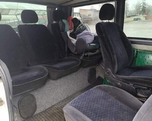 Белый Мерседес Вито, объемом двигателя 2.15 л и пробегом 370 тыс. км за 5700 $, фото 32 на Automoto.ua