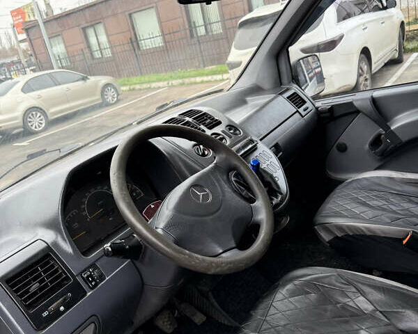 Белый Мерседес Вито, объемом двигателя 2.15 л и пробегом 300 тыс. км за 4199 $, фото 12 на Automoto.ua