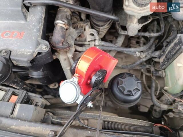 Белый Мерседес Вито, объемом двигателя 2.15 л и пробегом 370 тыс. км за 5700 $, фото 7 на Automoto.ua